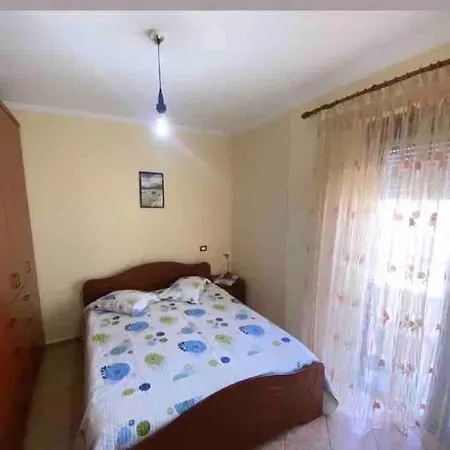 Ideally Seascape Flat, With View From Balcon شقة دراس