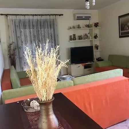 Ideally Seascape Flat, With View From Balcon * دراس